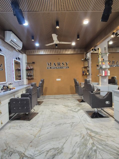 Looks Salon Ladies Hair Style